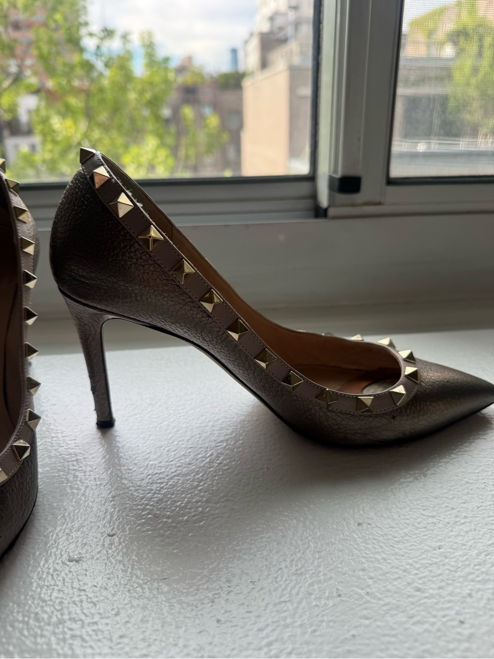 Valentino Metallic Bronze Pyramid-Stud Pointed Pump - Picture 2 of 8